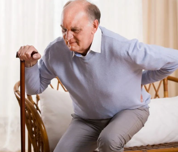 Elderly people can't straighten their backs